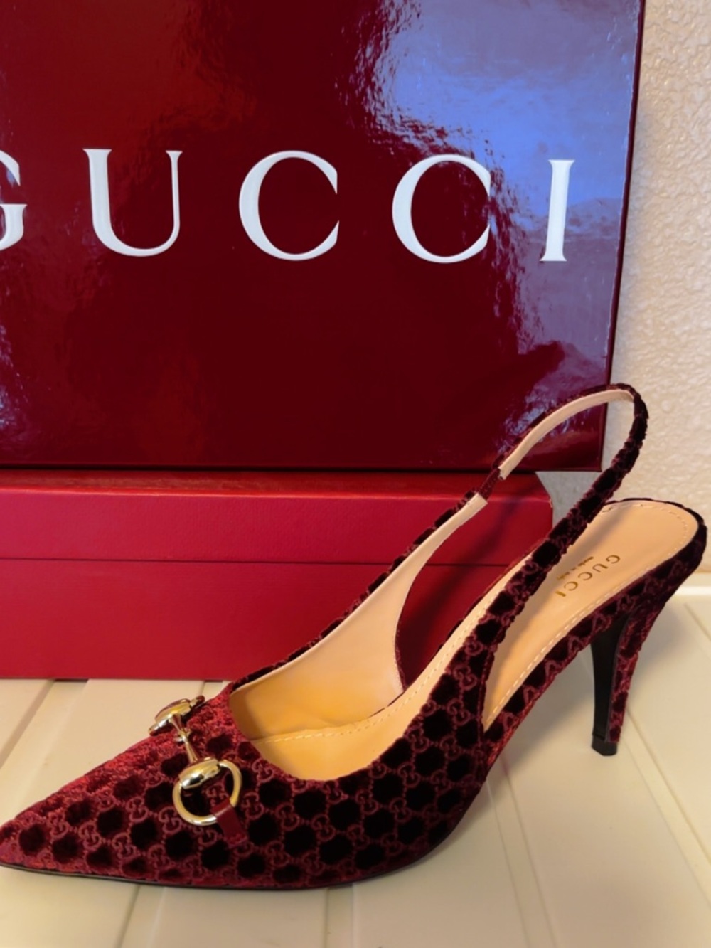 Gucci Burgundy Velvet GG Slingback Heels with Gold Hardware - Picture 4 of 7